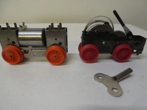 Federmotor und elektromotor - und,